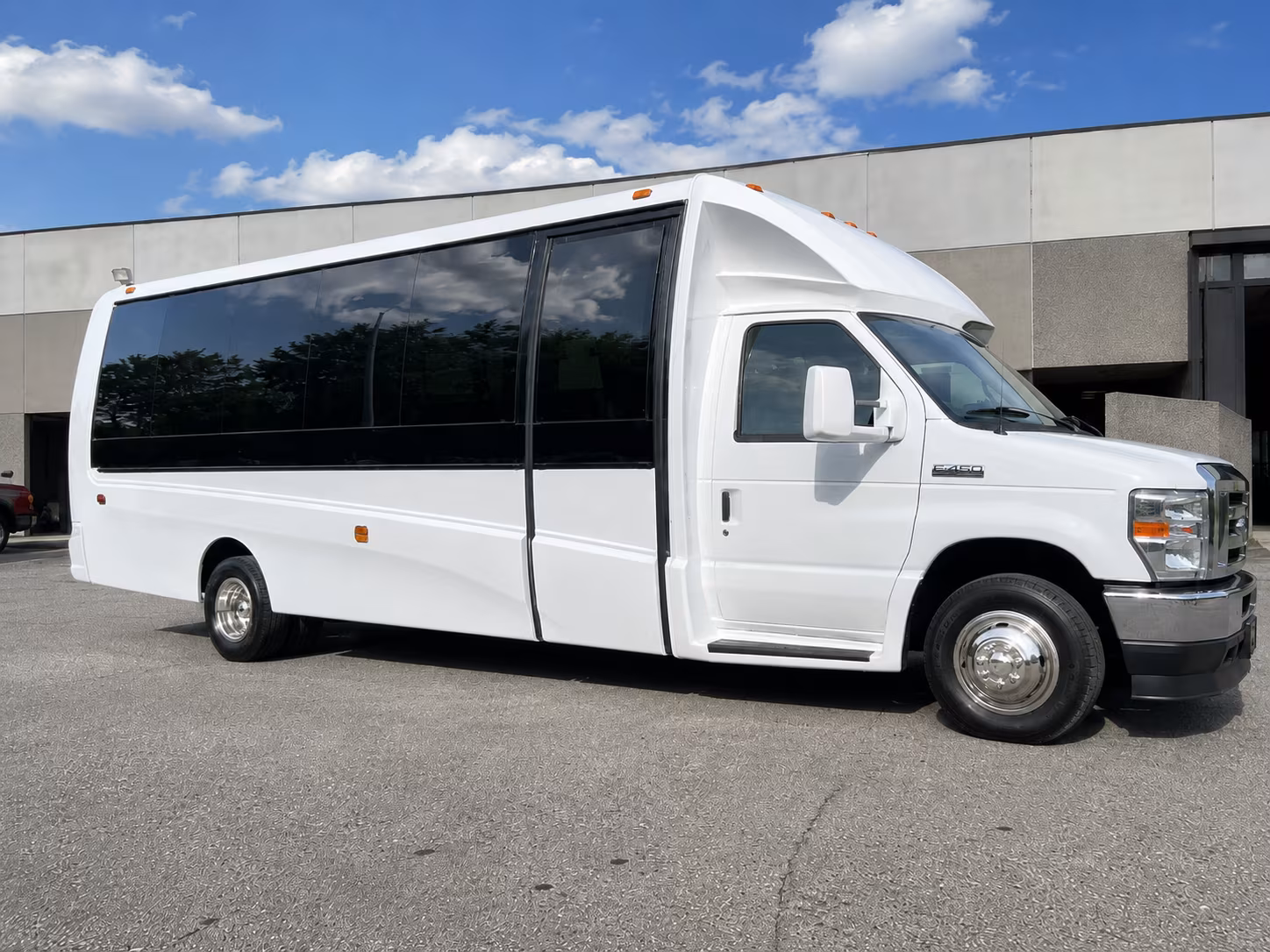 corporate airport transfer buses between hollywood and fll
