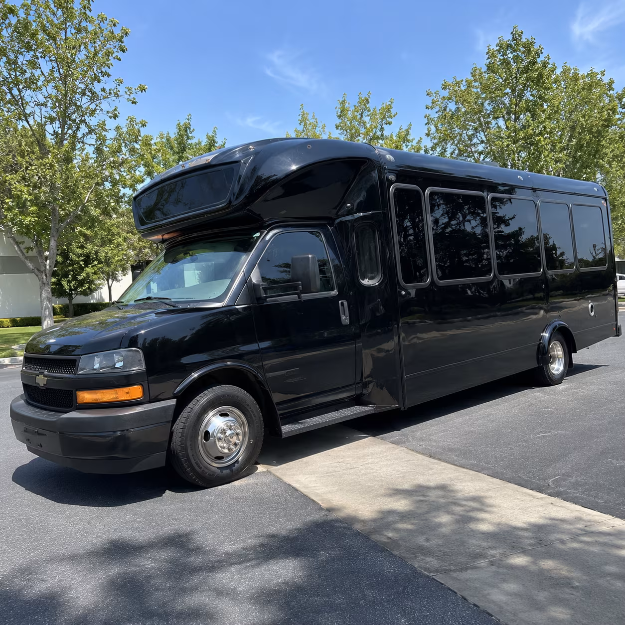 hollywood 15 passenger party bus
