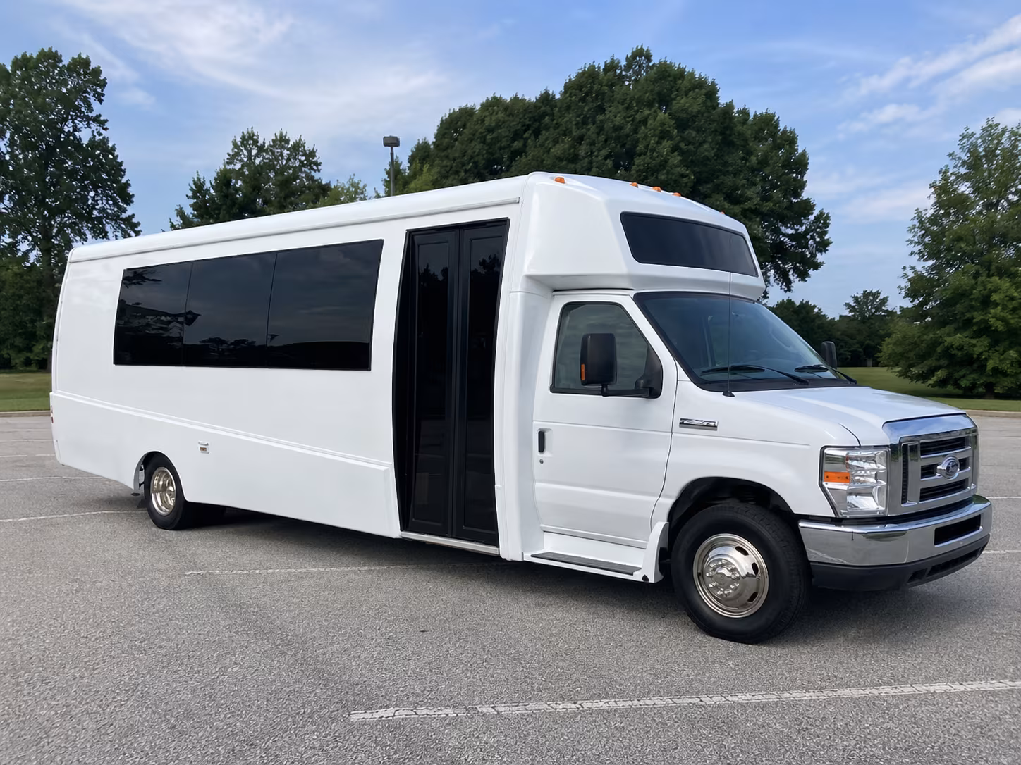 hollywood 18 passenger party bus