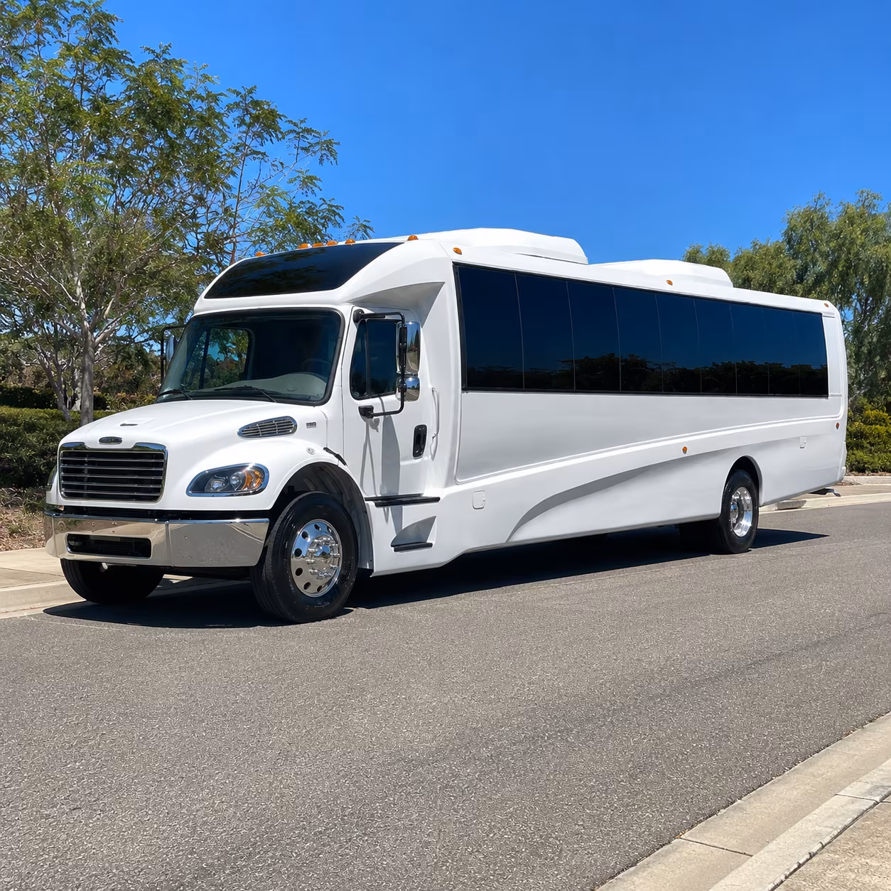 hollywood 20 passenger minibus