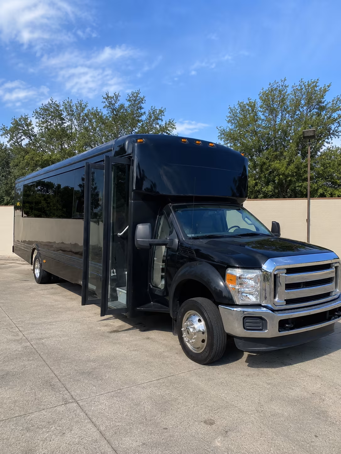 hollywood 20 passenger party bus