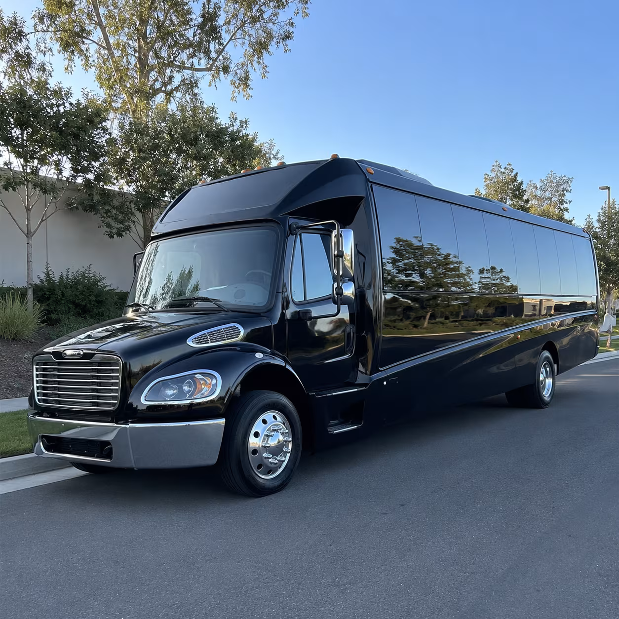 hollywood 30 passenger minibus