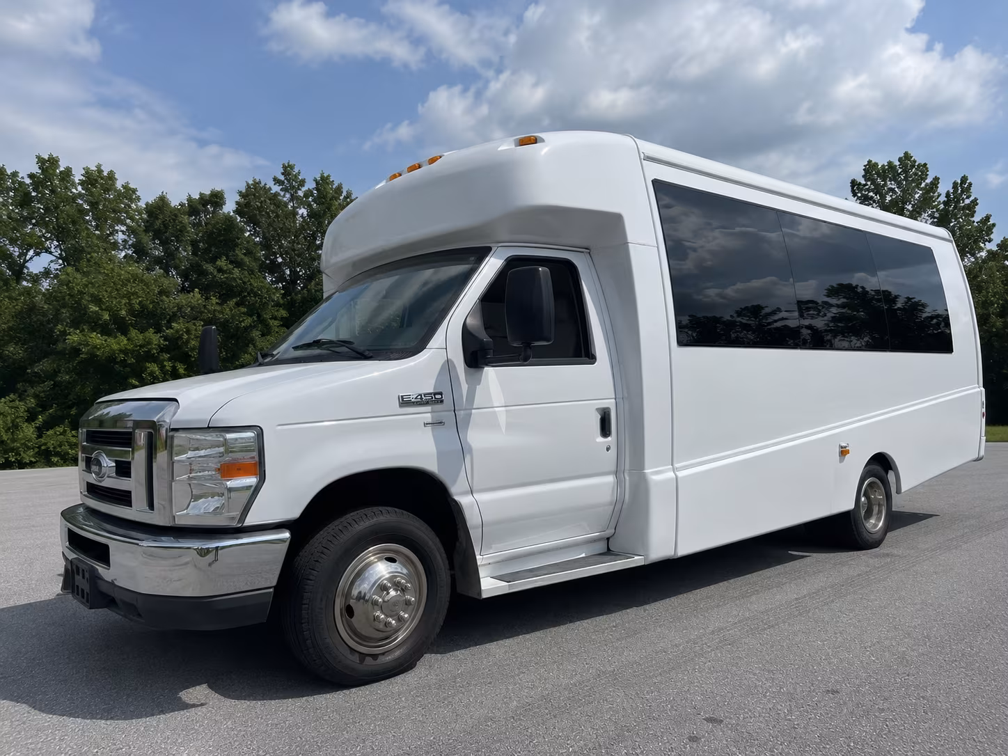 hollywood sporting event party bus rental