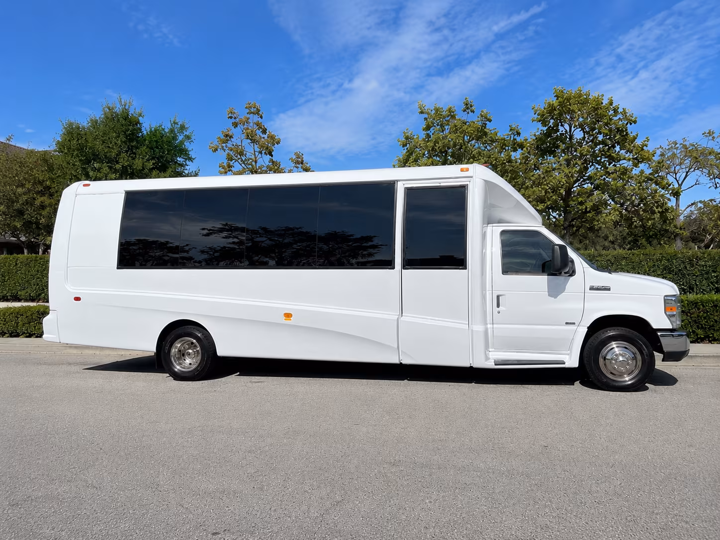 hotel to venue shuttle buses for hollywood corporate groups
